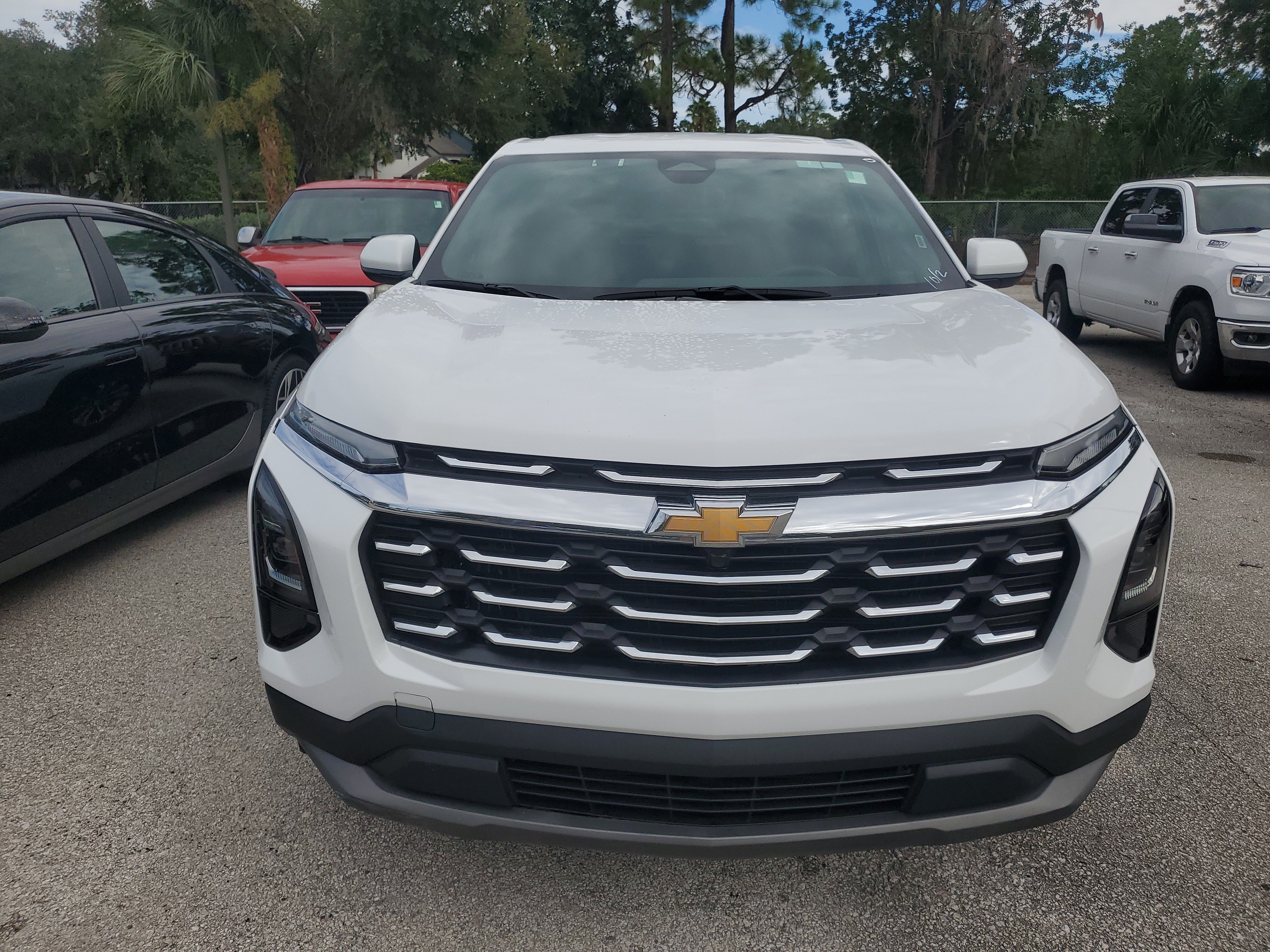 Used 2026 Chevrolet Equinox LT FWD image 3