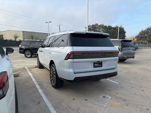 Used 2025 Lincoln Navigator Black Label image 6