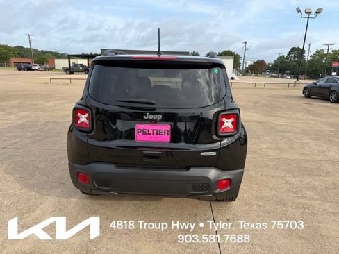 Used 2019 Jeep Renegade Latitude FWD image 9