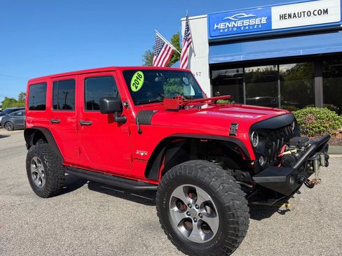 Used 2016 Jeep Wrangler Unlimited Sahara w/ Connectivity Group AWD/4WD image 24