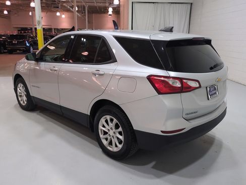 Used 2019 Chevrolet Equinox LS w/ LS Convenience Package FWD image 5