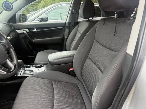 Used 2011 Kia Sorento LX AWD/4WD image 9