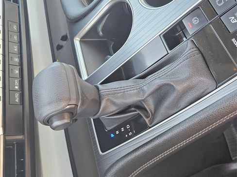 Used 2025 Toyota Sienna LE image 29