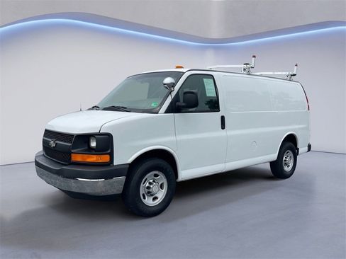 Used 2010 Chevrolet Express 2500 image 7