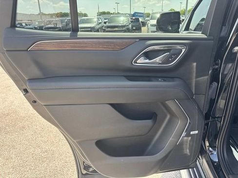 Used 2023 Chevrolet Tahoe High Country w/ Premium Package 2 AWD/4WD image 15