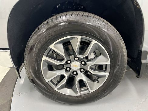 Used 2024 Chevrolet Silverado 1500 LT AWD/4WD image 25