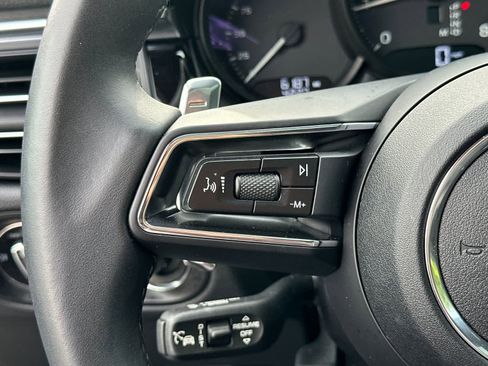 Certified 2025 Porsche Macan AWD/4WD image 27