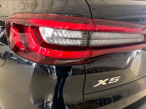Used 2022 BMW X5 xDrive40i w/ Premium Package image 27