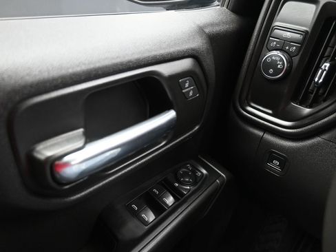 Used 2024 Chevrolet Silverado 1500 Custom image 10