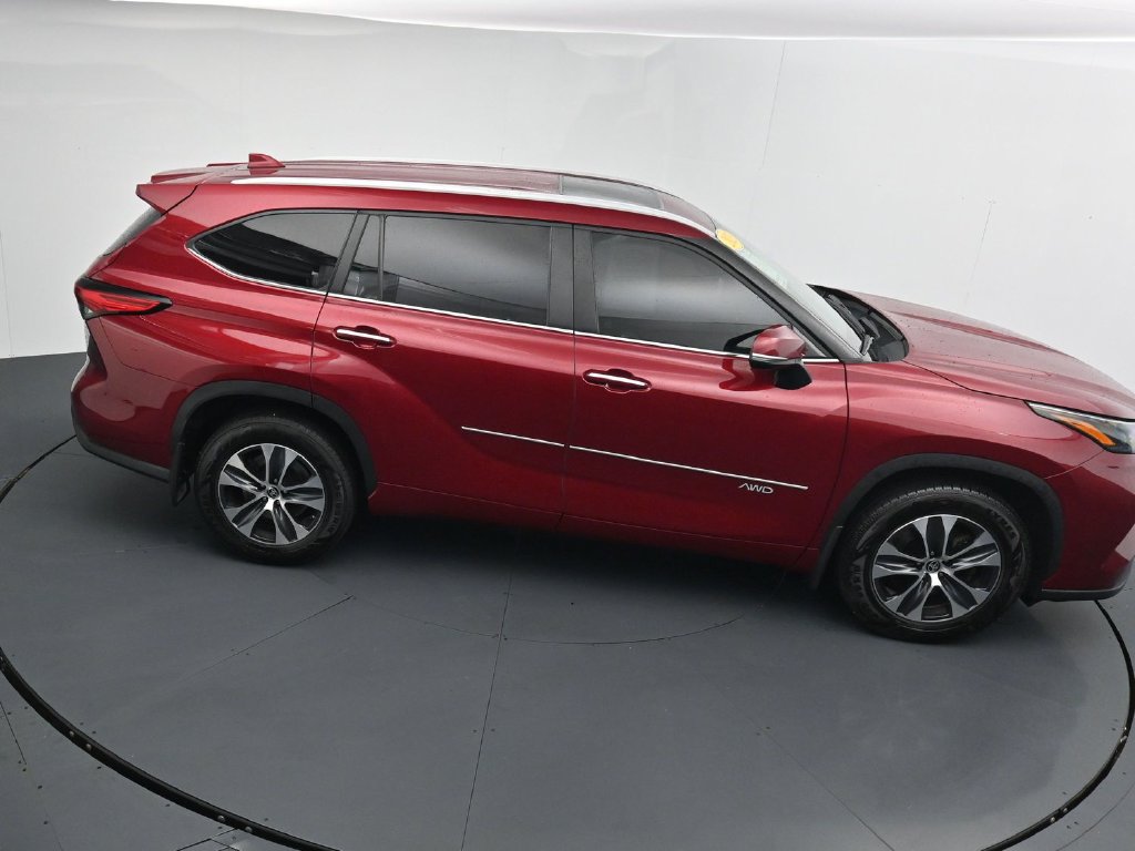 Used 2023 Toyota Highlander XLE AWD/4WD image 31