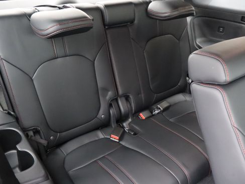 Used 2025 Honda Pilot Black Edition image 40