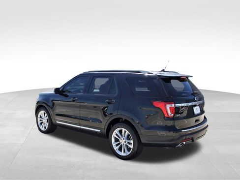 Used 2018 Ford Explorer XLT w/ Equipment Group 202A image 3