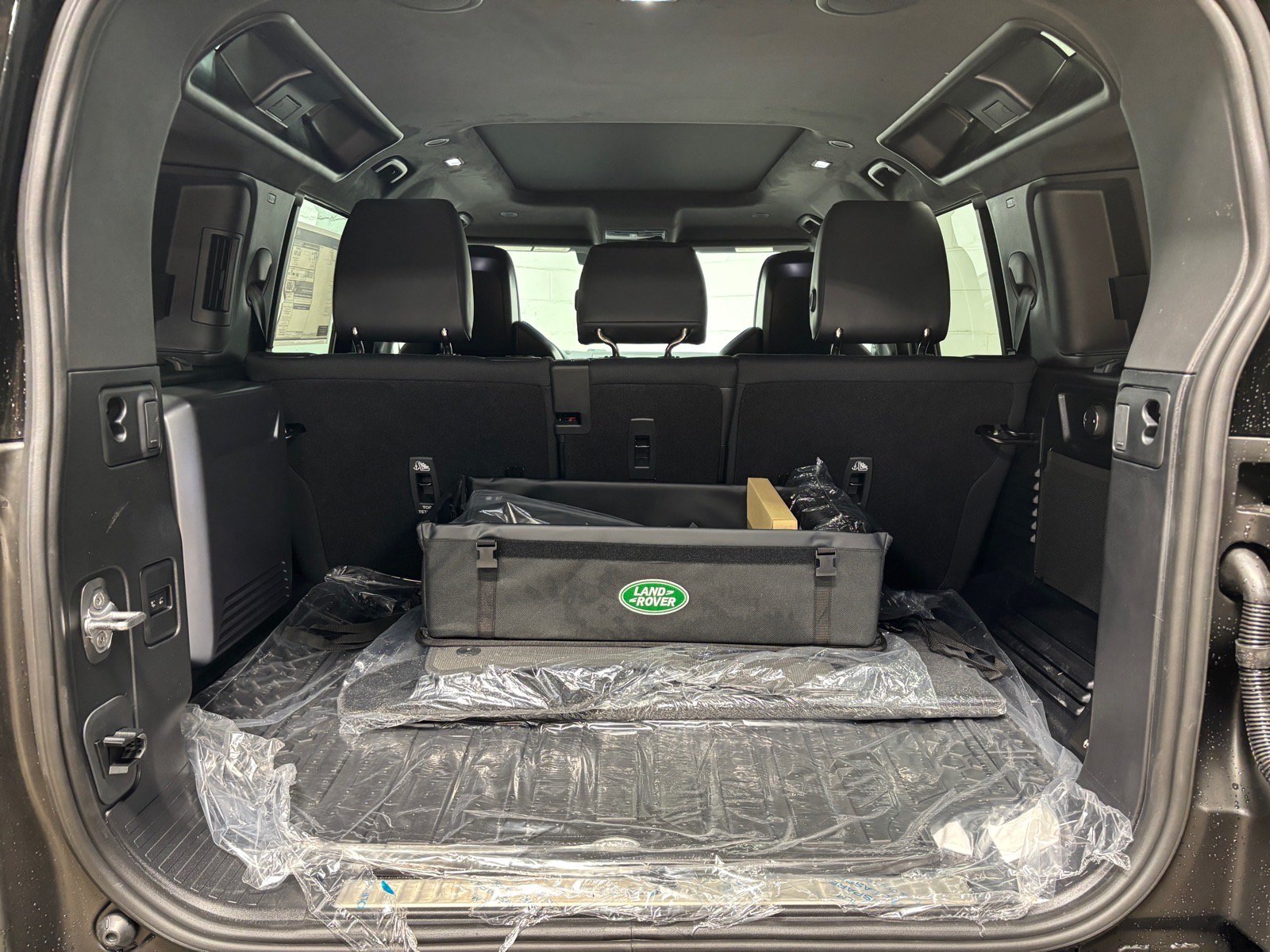 New 2026 Land Rover Defender 110 OCTA AWD/4WD image 43