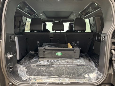New 2026 Land Rover Defender 110 OCTA AWD/4WD image 43