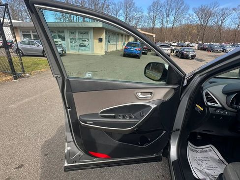 Used 2014 Hyundai Santa Fe GLS image 18