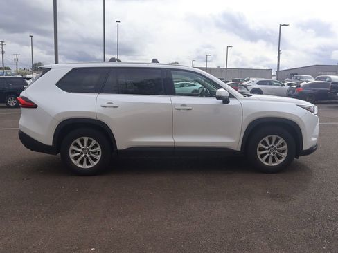 Used 2024 Toyota Grand Highlander AWD image 7