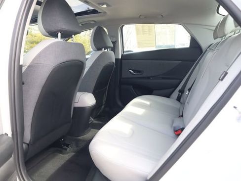 Certified 2025 Hyundai Elantra Limited image 20