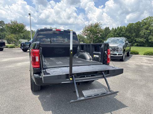 Certified 2022 Ford F150 XLT w/ Equipment Group 302A High image 11