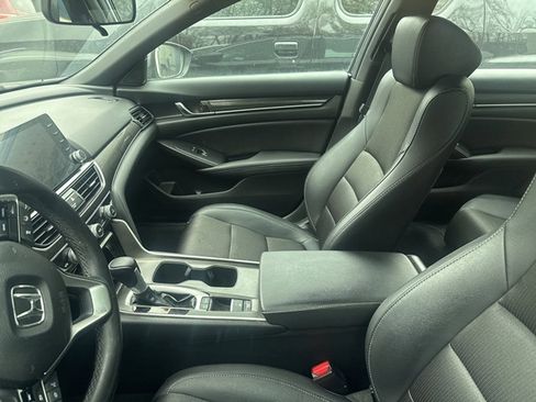 Used 2020 Honda Accord Sport image 3
