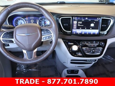 Used 2021 Chrysler Pacifica Touring w/ Cold Weather Group image 16
