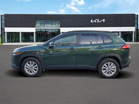 Used 2025 Toyota Corolla Cross LE image 3
