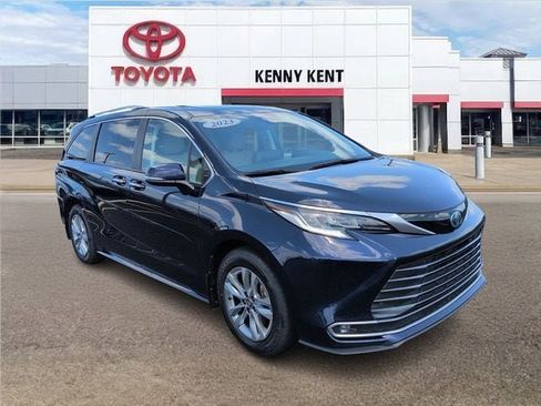 Certified 2023 Toyota Sienna Limited FWD image 1