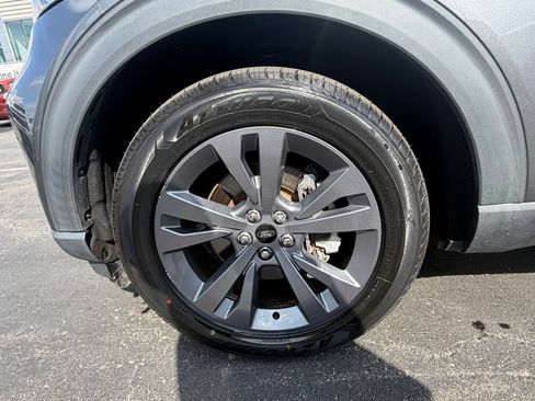 Used 2022 Ford Explorer XLT w/ Equipment Group 202A AWD/4WD image 54