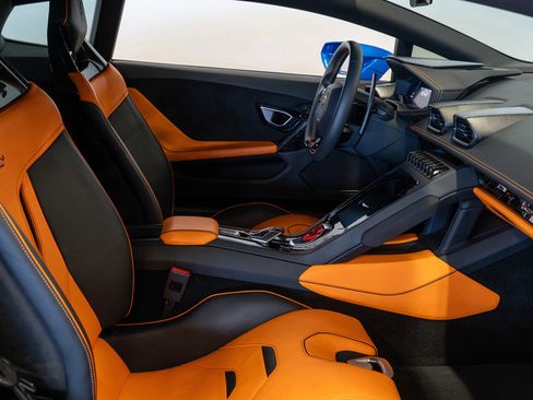 Used 2020 Lamborghini Huracan EVO RWD image 13