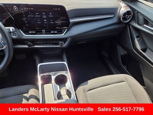 Used 2025 Chevrolet Equinox LT AWD/4WD image 16