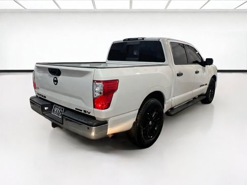Used 2019 Nissan Titan SV w/ SV Convenience Package RWD image 4
