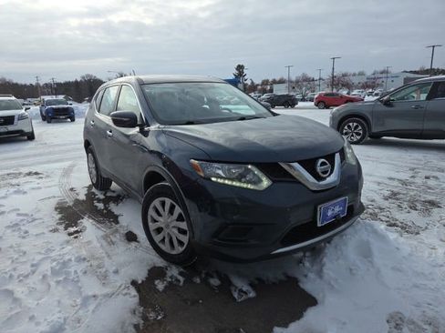 Used 2015 Nissan Rogue S image 2