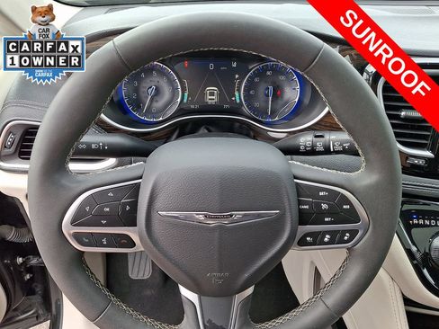 Used 2024 Chrysler Pacifica Limited FWD image 21