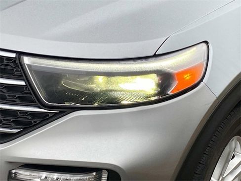 Used 2023 Ford Explorer XLT w/ Equipment Group 202A image 5