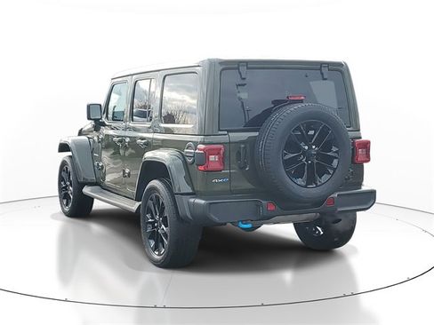 Used 2022 Jeep Wrangler Unlimited Sahara w/ Cold Weather Group image 2