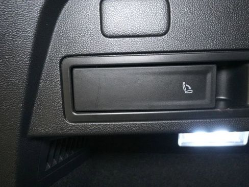 Used 2022 Volkswagen Tiguan SEL R-Line image 27