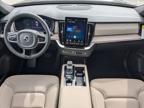 Certified 2025 Volvo XC90 B5 Core w/ Protection Package Premier image 19
