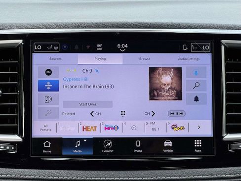 New 2026 Chrysler Pacifica Select image 4