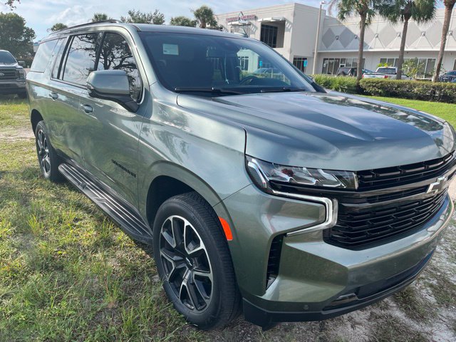 Used 2023 Chevrolet Suburban RST w/ Luxury Package RWD image 1