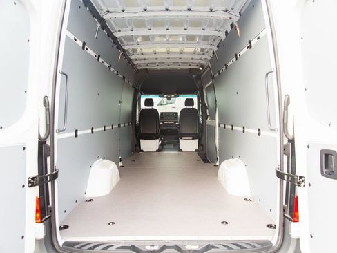 Used 2024 Mercedes-Benz Sprinter 2500 image 34