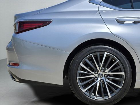 Used 2025 Lexus ES 350 w/ Premium Package image 34