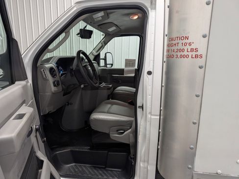 Used 2024 Ford E-350 and Econoline 350 Super Duty image 6