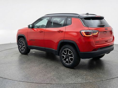 Used 2025 Jeep Compass Trailhawk AWD/4WD image 6