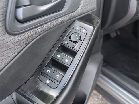 Used 2023 Nissan Rogue S image 12