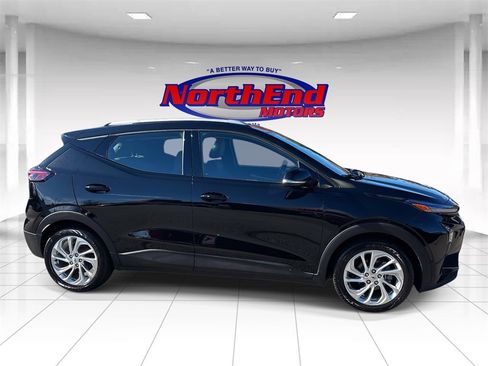 Used 2022 Chevrolet Bolt EUV LT w/ Comfort Package image 2