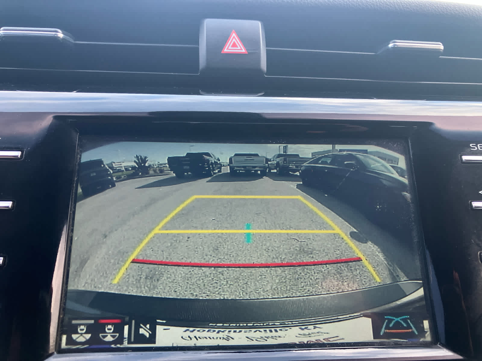 Used 2020 Toyota Camry SE w/ Convenience Package FWD image 23