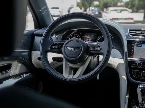 New 2025 Bentley Bentayga image 34