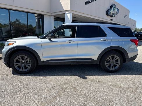 Certified 2023 Ford Explorer XLT w/ Equipment Group 202A RWD image 11