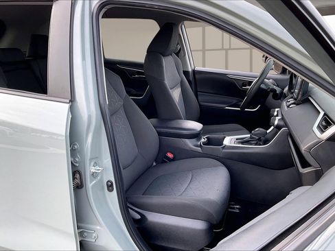 Used 2022 Toyota RAV4 XLE image 29