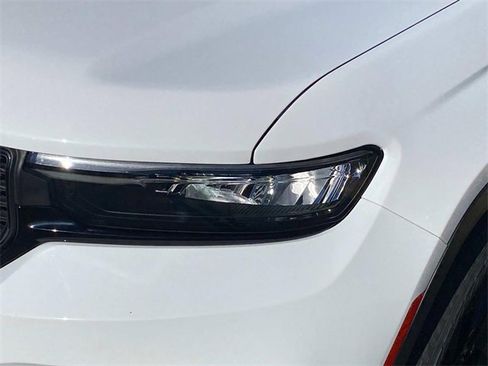 Used 2023 Jeep Grand Cherokee Altitude image 5