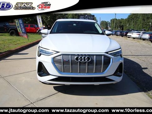 Used 2022 Audi e-tron Premium Plus w/ Premium Plus Package AWD/4WD image 2